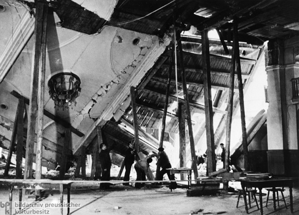 Der zerstörte Bürgerkeller nach dem Attentat auf Hitler (8. November 1939)